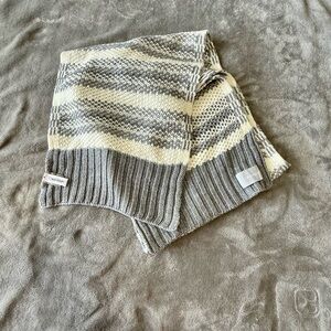 Calvin Klein Gray and Cream Knit Scarf